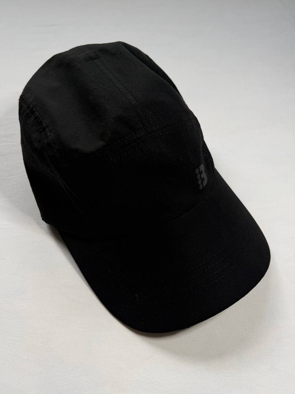 Bench OS hat